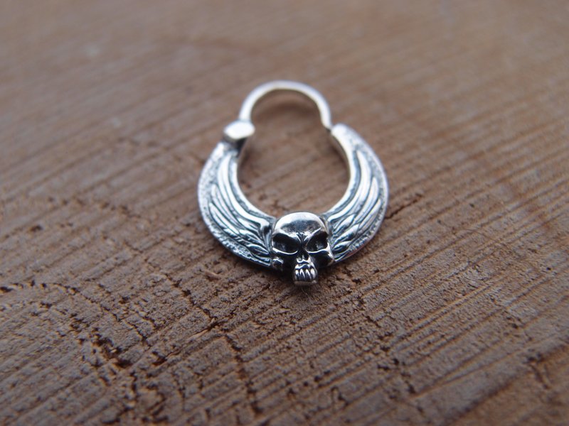 Skull with wings Hoop Earring for Men Sterling Silver Men's Earring biker - ต่างหู - เงินแท้ สีเงิน