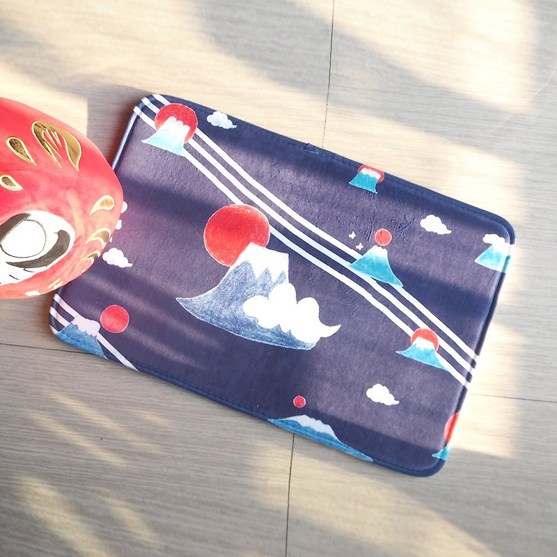 【Pinkoi限定カラー】富士山ダークブルースエード快適クッションベッドサイドクッション - 絨毯・カーペット - その他の素材 ブルー