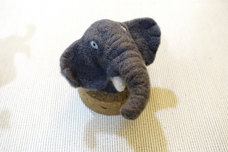(Customer order, please do not place an order) Coral animal wool felt - cork ornaments - African buffalo, African elephant - Items for Display - Wool Multicolor