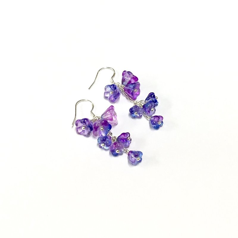 【Ruosang】Bluebell flowers. Bluebelle. Blue-purple gradient. 925 sterling silver earrings. - ต่างหู - แก้ว สีน้ำเงิน