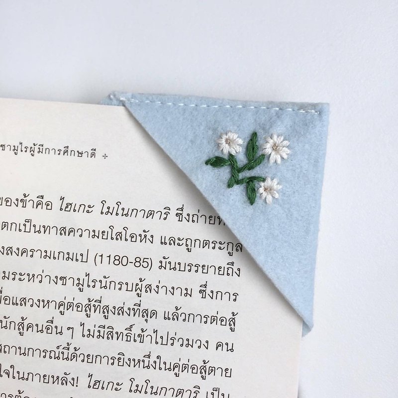 Floral hand embroidery book mark - 書籤 - 繡線 藍色
