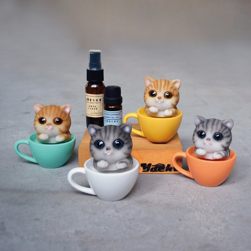 Shaking head cat cup log phone holder + cypress diffuser essential oil (free limited cypress hydrosol) - น้ำหอม - ไม้ สีนำ้ตาล