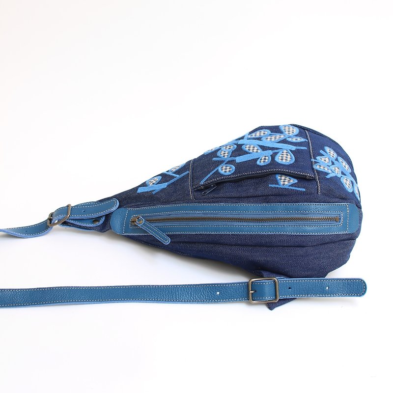 Embroidered sunbait embroidered shoulder bag - กระเป๋าเป้สะพายหลัง - ผ้าฝ้าย/ผ้าลินิน สีน้ำเงิน