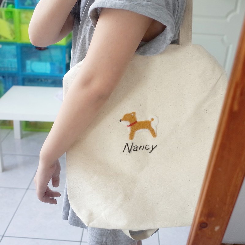【Q-cute】袋子系列-柴犬加客製英文 - 側背包/斜孭袋 - 棉．麻 咖啡色