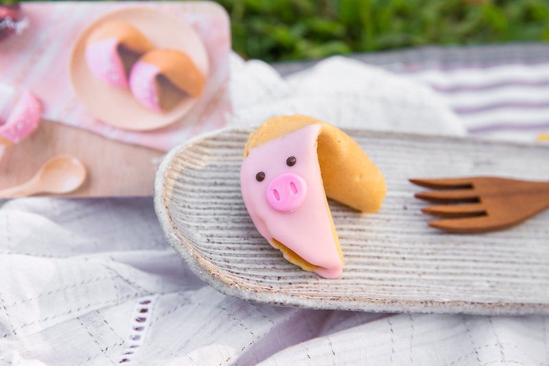 I won't tell the secret unless you eat my little pig fortune cookie - Handmade Cookies - Fresh Ingredients Pink