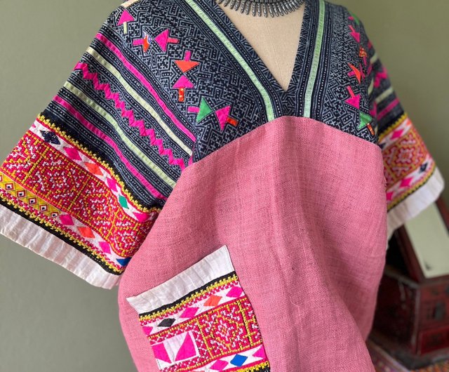 ピンクモン族 タイ - バティック染めコットンと民族衣装風モン族の手