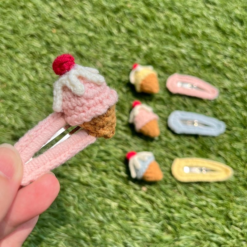 Handmade crocheted yarn l ice cream hairpin - เครื่องประดับผม - ผ้าฝ้าย/ผ้าลินิน หลากหลายสี