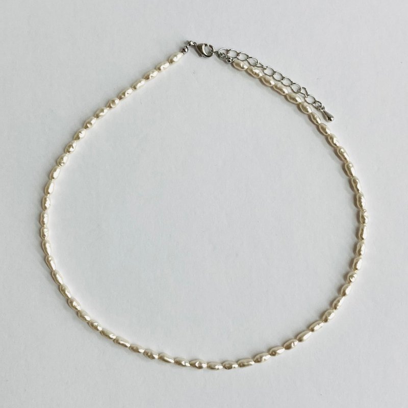 ガラスバロックパールショートネックレス/約3x6mm約37cm+5cm/ホワイトベージュ/made in japan - 項鍊 - 玻璃 白色