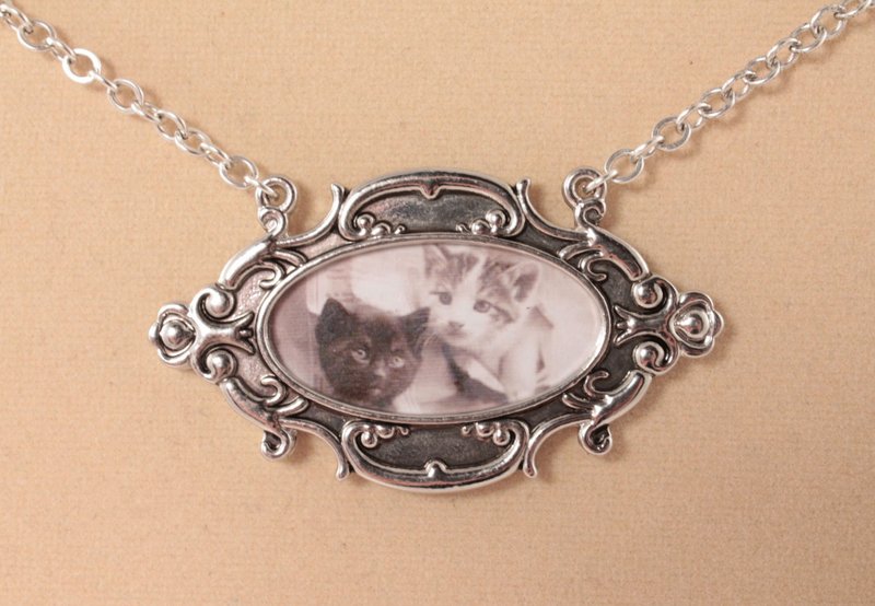 Cute Cats Kittens Retro Gray Sepia Picture Silver Frame Pendant Necklace Jewelry - สร้อยคอ - วัสดุอื่นๆ สีเทา