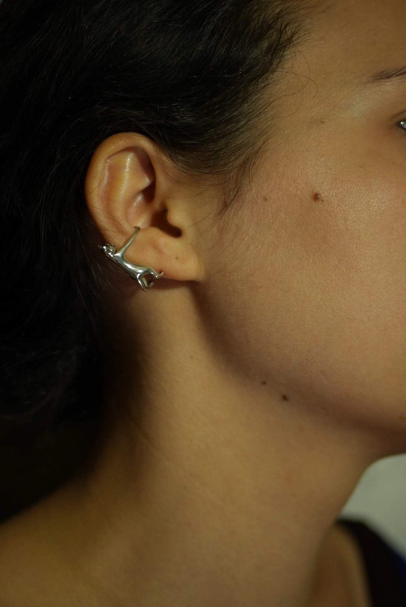 イヤークリップ　（中・うで長）/  成人女性は、ほぼこのサイズ　　右耳につけると前を向きます - 耳環/耳夾 - 其他金屬 銀色