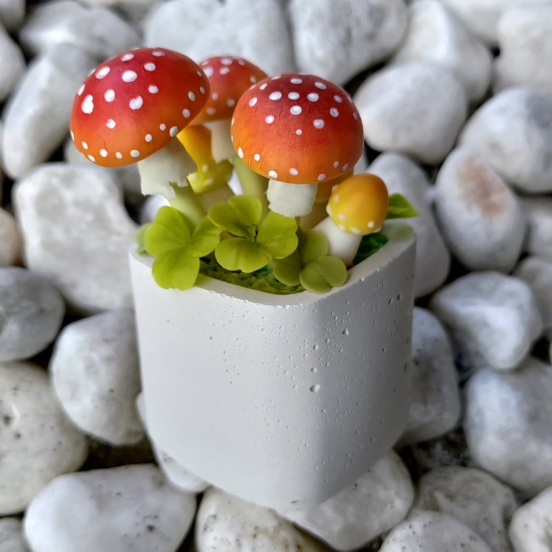 Clay handmade double mushroom + clover healing ornament ATO19 - ของวางตกแต่ง - ดินเหนียว 