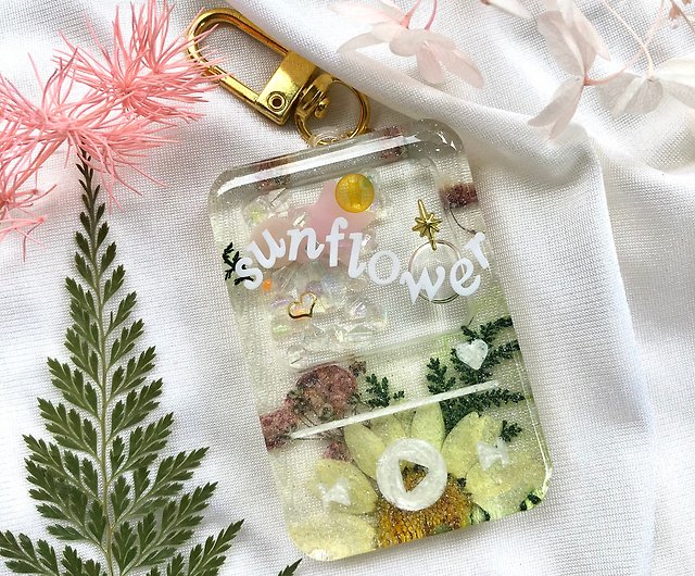 Buy Custom Dried Flowers Resin Keychain Letter Keychain With Online in  India 