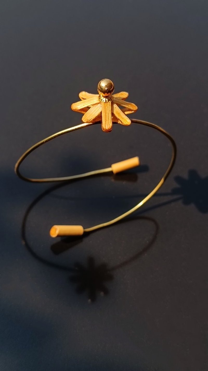 Dok Sailom • 1C | Bracelet, wind flower bracelet, large cap - 手鍊/手環 - 木頭 咖啡色