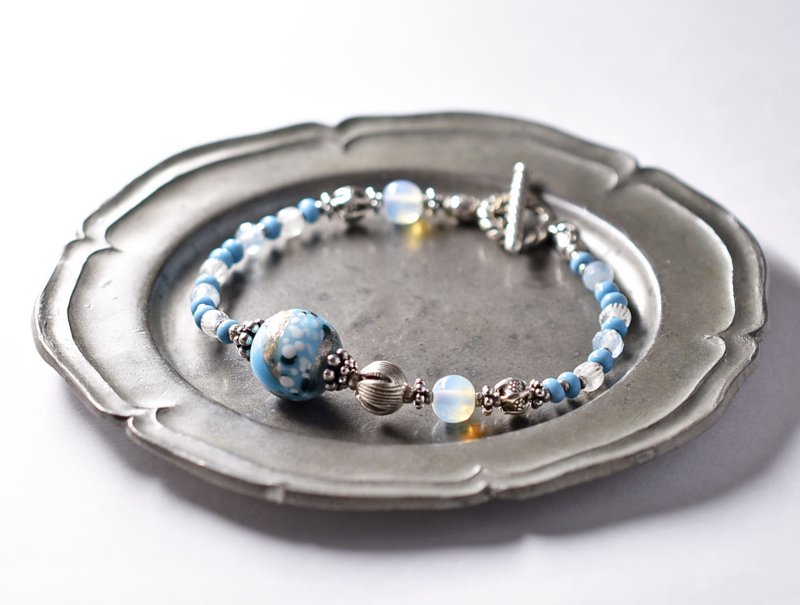 Baby blue Venetian antique beads and opal glass, gooseberry, Karen Silver and aquamarine bracelet - สร้อยข้อมือ - แก้ว สีน้ำเงิน