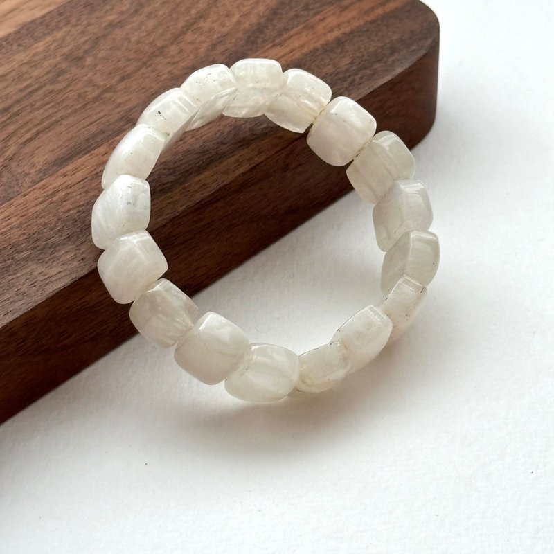 [Refurbished| Inspiration and Creativity] White labradorite light hand row intuitive emotional healing logic clear - สร้อยข้อมือ - คริสตัล ขาว