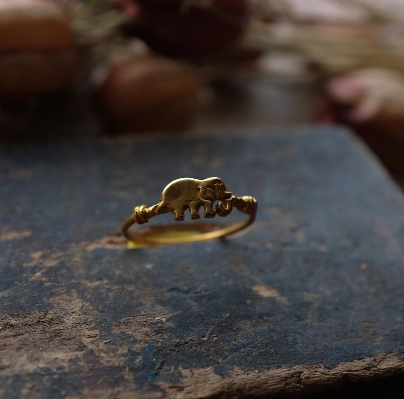 Vintage Gold Plated Elephant Ring - แหวนทั่วไป - โลหะ สีทอง