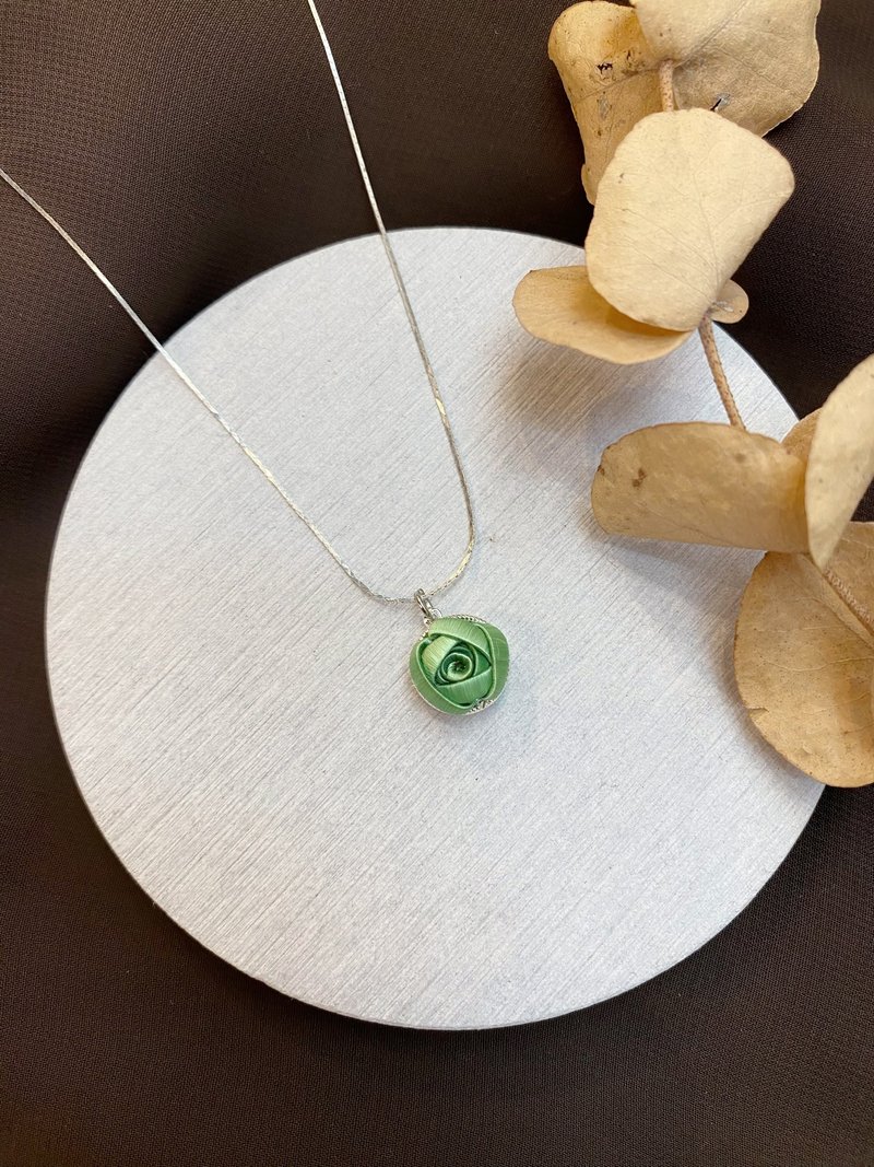 【Re-Re】 Silk Flora-Little Rose Necklace - Necklaces - Silk Green