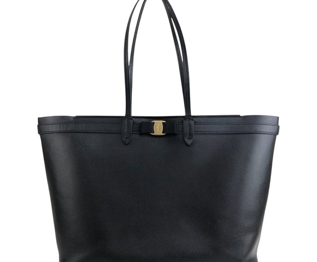 未使用タグ✳︎サルヴァトーレフェラガモ アンサンブル バタフライ 未使用タグ✳︎サルヴァトーレフェラガモ アンサンブル バタフライ