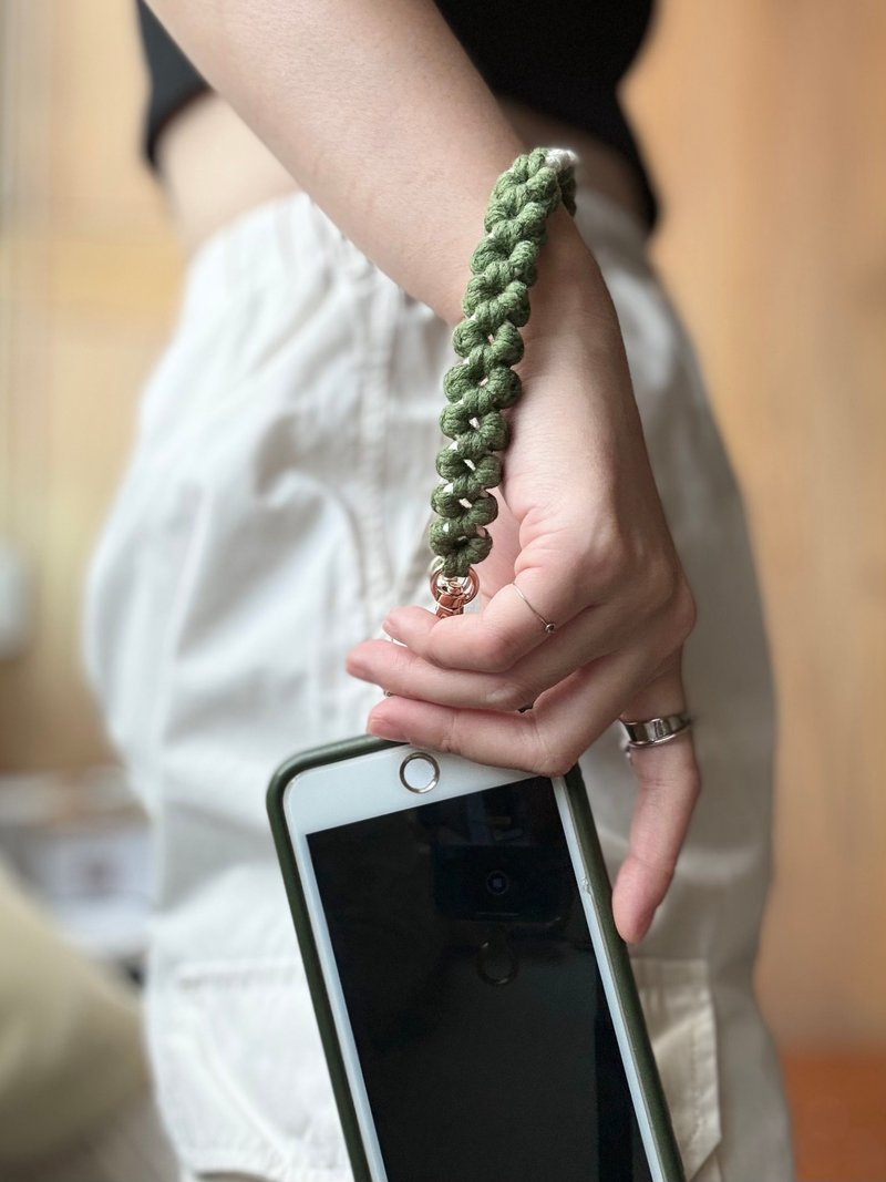 Forest style⋯ woven hollow flower adjustable mobile phone lanyard mobile phone strap - เชือก/สายคล้อง - ผ้าฝ้าย/ผ้าลินิน สีเขียว