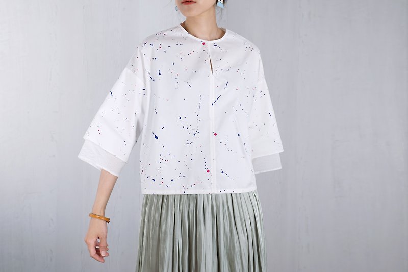 OUD Original. Cotton 3/4 sleeve top with split neckline. - เสื้อผู้หญิง - ผ้าฝ้าย/ผ้าลินิน ขาว