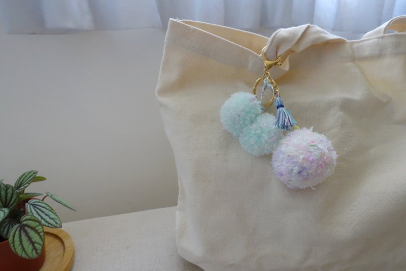 Summer Party Furball Tassel Bag Charm Ornament - พวงกุญแจ - วัสดุอื่นๆ สึชมพู