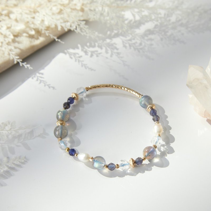 l Liming l Labradorite, bluestone, white crystal crystal bracelet, elegant peach blossom customization - สร้อยข้อมือ - คริสตัล สีน้ำเงิน