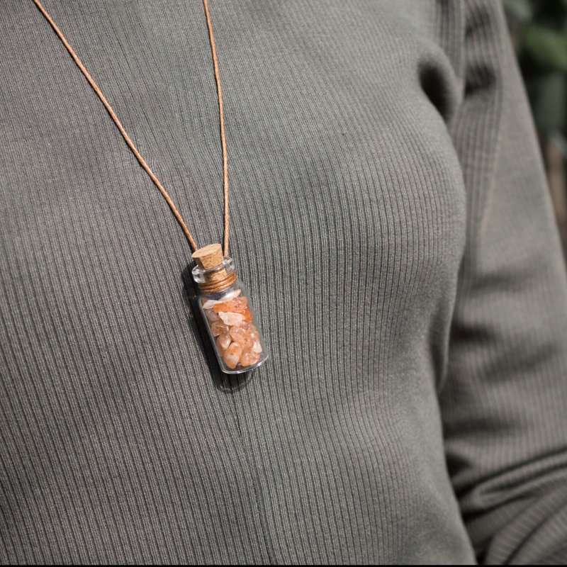 Sunstone necklace, Glass bottle of gems on a waxed cord, June Crystal Gift - 項鍊 - 寶石 橘色