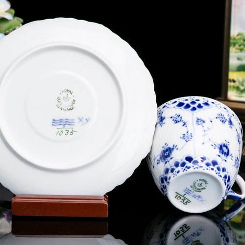 ロイヤルコペンハーゲンの手描き花柄アラベスクレースコーヒー