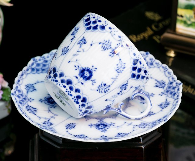 ロイヤルコペンハーゲンの手描き花柄アラベスクレースコーヒーカップ