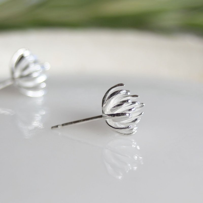 Thistle stud earrings - 耳環/耳夾/耳骨夾 - 純銀 銀色