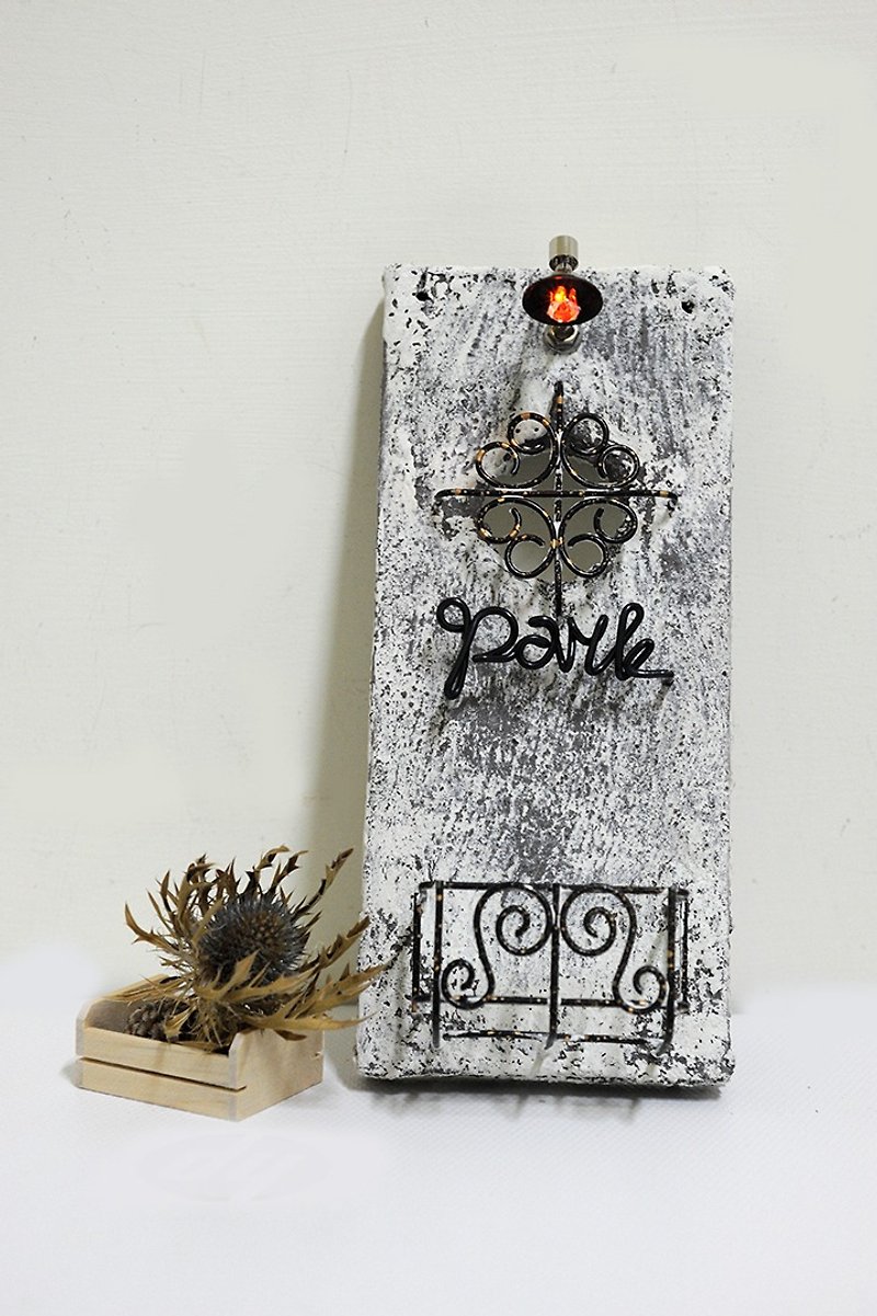 Pocket. Model. Miniature. European iron flower wood pendant PARK - ของวางตกแต่ง - ไม้ 