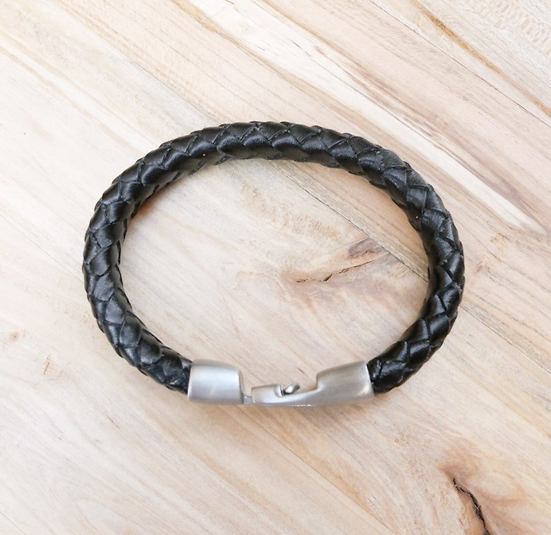 Hairline Stainless Steel buckle black wide leather woven bracelet - สร้อยข้อมือ - สแตนเลส สีดำ