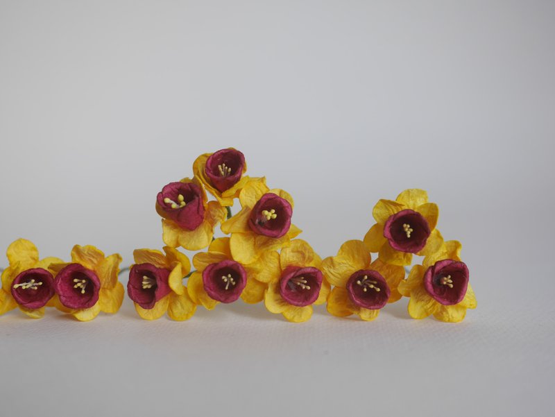 Paper flower 50 pieces size 2.5 cm.DIY supplies daffodil paper yellow red color. - 木工/竹藝/紙雕 - 紙 粉紅色