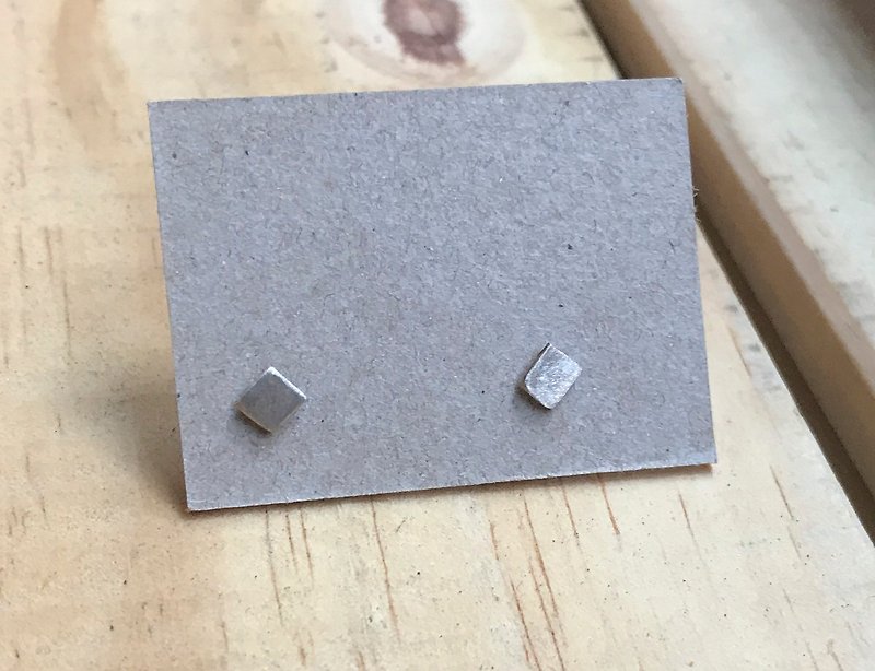小さな正方形の銀のイヤリング - ピアス・イヤリング - 金属 シルバー