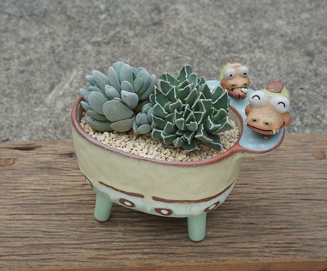 サボテン植木鉢小さな植物 粘土 手作りの陶器ワニで飾られた ショップ Stuckwithclay 花瓶 植木鉢 Pinkoi