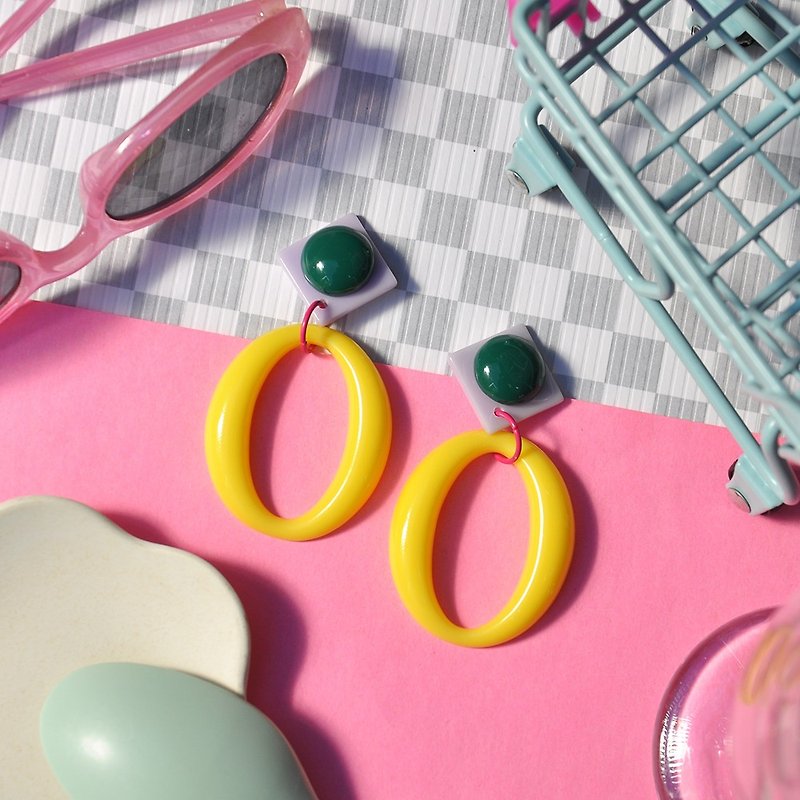 Geometric contrast hoop earrings/playful lemon style - ต่างหู - อะคริลิค 