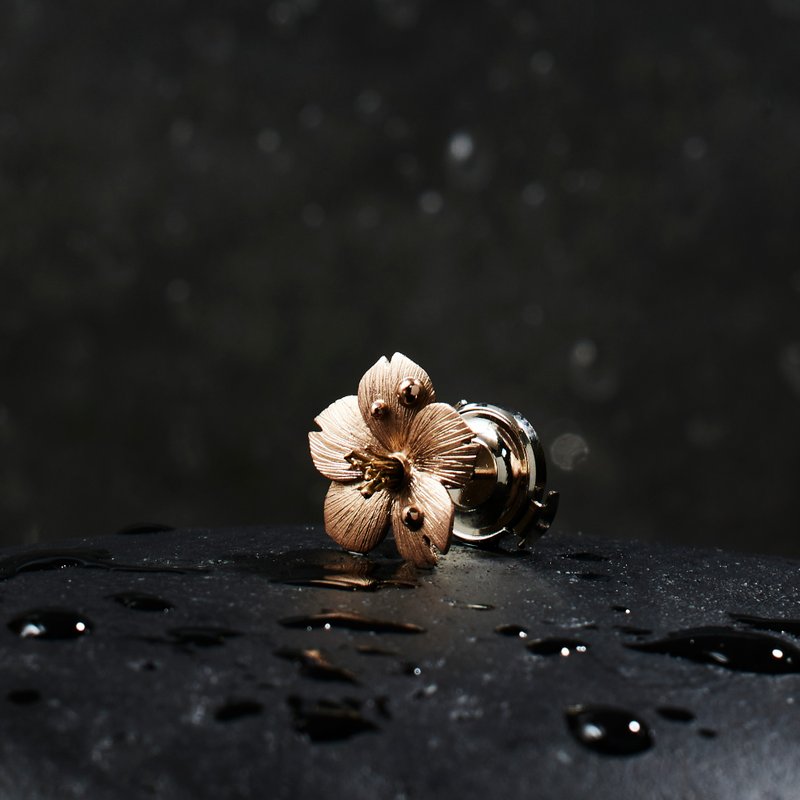 Dropping Cherry Blossom brooch - เข็มกลัด - เครื่องประดับ 