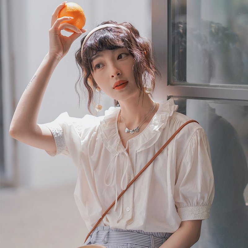 荷葉領系帶短袖襯衫|襯衫|夏春款|Sora-930 - 女襯衫 - 棉．麻 白色
