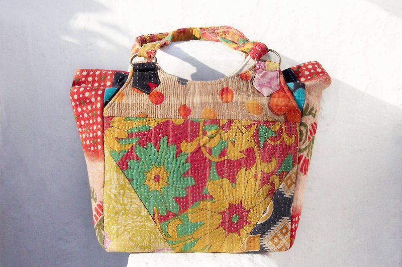 Valentine's Day gift ideas Sew yarn Li Bu side backpack / shoulder bag embroidery / embroidery shoulder bag / hand-stitched saris line side backpack / backpack stitching yarn Li Bu - Forest Flowers + national totem (limit one) - กระเป๋าแมสเซนเจอร์ - ผ้าฝ้าย/ผ้าลินิน หลากหลายสี
