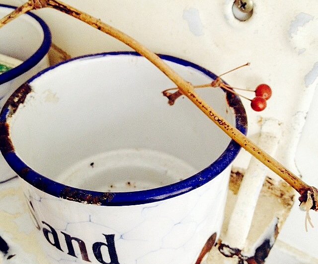 Enamel Laundry Bucket