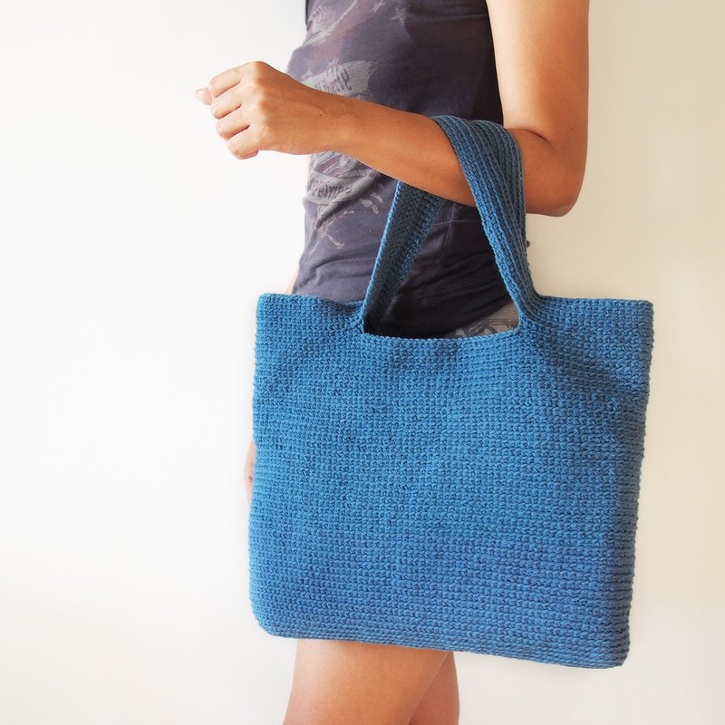 Crochet shopping bag / tote bag with free personalized leather tag - 手提包/手提袋 - 其他材質 藍色