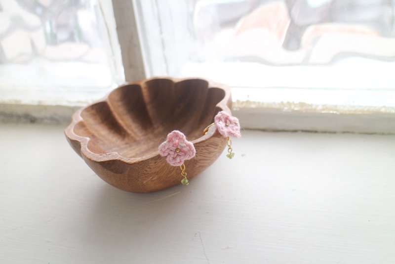 Hand-dyed crochet flower-earrings/ Clip-On-thin cherry pink- - ต่างหู - วัสดุอื่นๆ สึชมพู