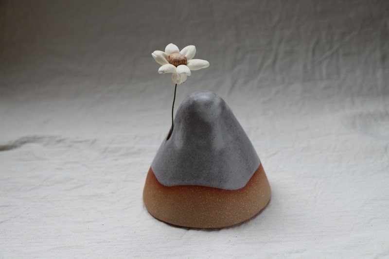 Hand-pinned pottery mountain-shaped flower ornaments - Pottery & Ceramics - Pottery 