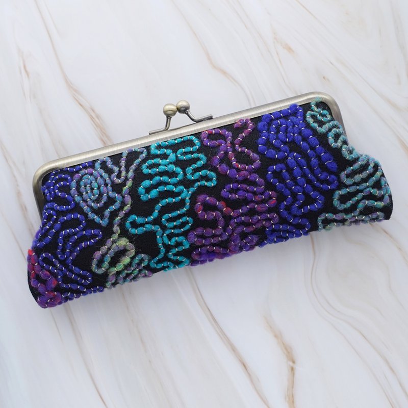 がま口ペン・眼鏡ケース No.2 煙モチーフ ビーズ刺繍 両面刺繍 日本製 手作り ギフト 青×黒 ウール製 一点物 - 眼鏡盒/眼鏡布 - 羊毛 藍色