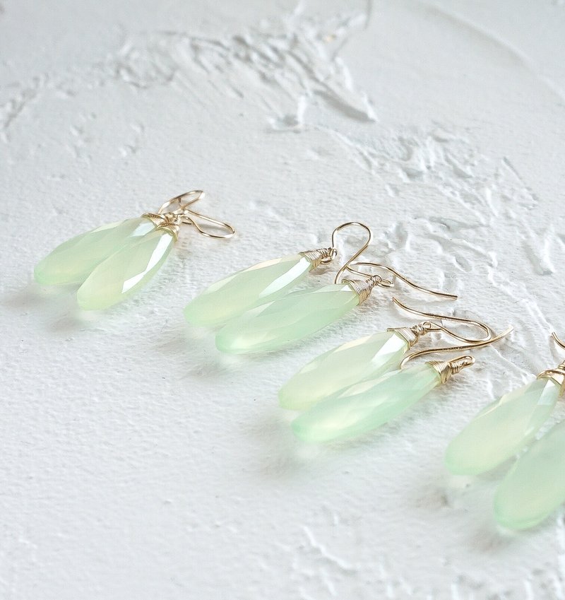 14kgf Light Green Chalcedony pierced earrings / earrings - 耳環/耳夾/耳骨夾 - 寶石 綠色