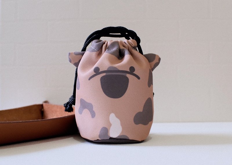 Splash-proof drawstring bag / tabby dog - กระเป๋าหูรูด - เส้นใยสังเคราะห์ สีนำ้ตาล