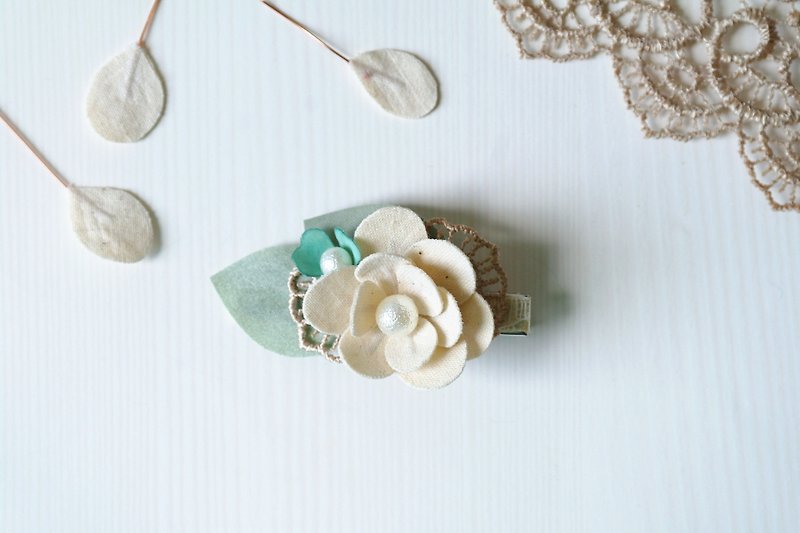 ベージュの花の模造真珠はヘアピンHA0205を装飾した - ヘアアクセサリー - コットン・麻 ホワイト
