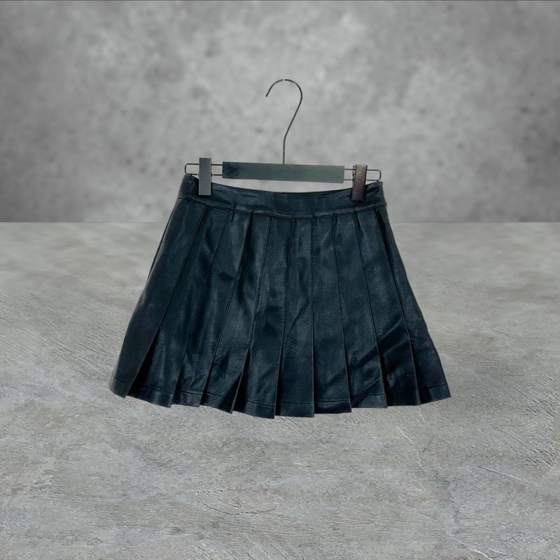 Second-hand black imitation leather slightly thick pleated mini high waist 26 skirt PF509 - กระโปรง - เส้นใยสังเคราะห์ สีดำ