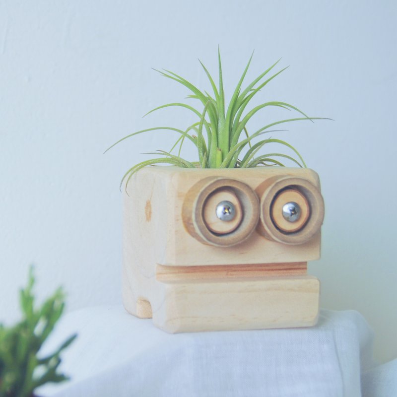 Original wooden work [Mr. Big Head] Planting Ornament Little Soldier/Big Nose gives free phoenix or succulents - ตกแต่งต้นไม้ - ไม้ 