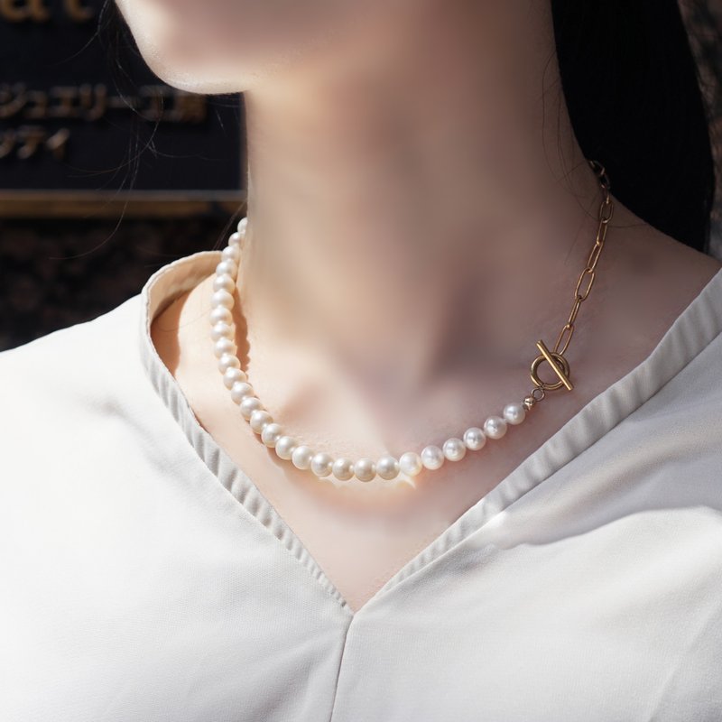 41cm Bicolor Mantel Necklace with Pearl and Surgical Stainless Stainless Steel Crescent Moon - สร้อยคอ - เครื่องเพชรพลอย ขาว